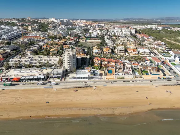 5-bedroom Villa In Torrevieja, Spain (370 M²)