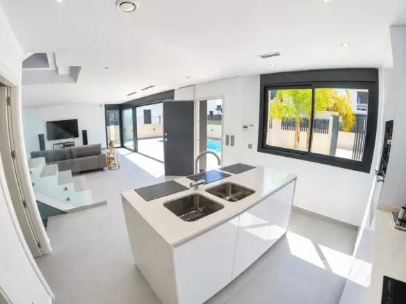 4-bedroom Villa In Algorfa, Spain (126 M²)