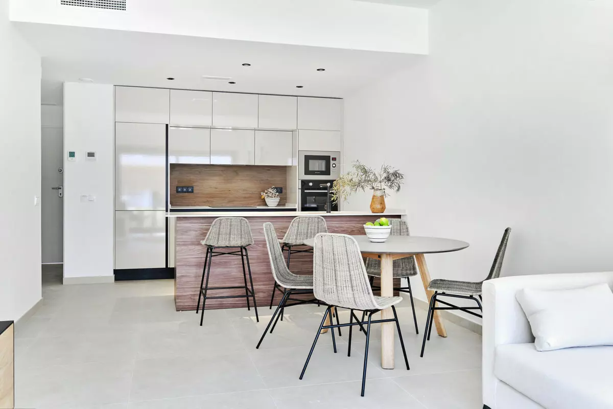 2-bedroom Apartment In Torrevieja, Spain (98 M²)