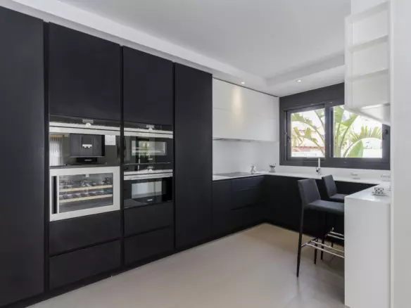 6-bedroom Villa In Orihuela, Spain (214 M²)