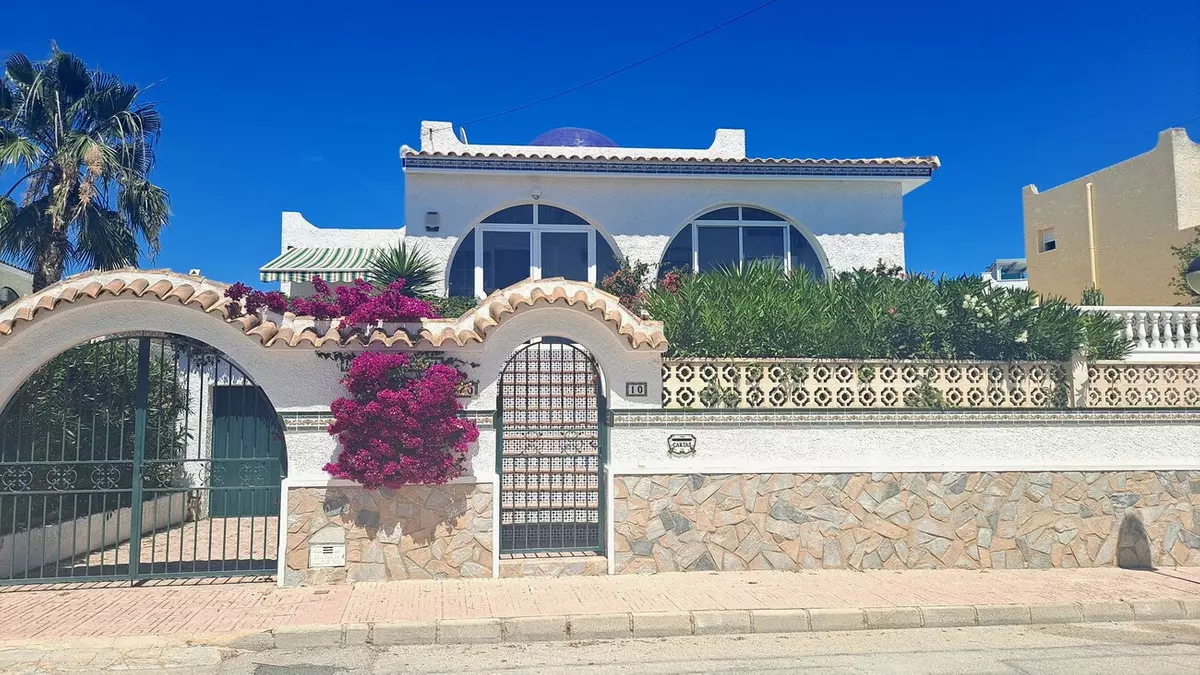 3-bedroom Villa In Orihuela, Spain (173 M²)