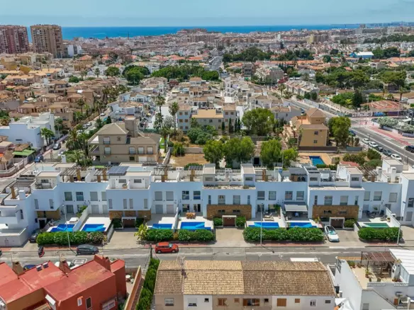 5-bedroom Town House In Torrevieja, Spain (184 M²)