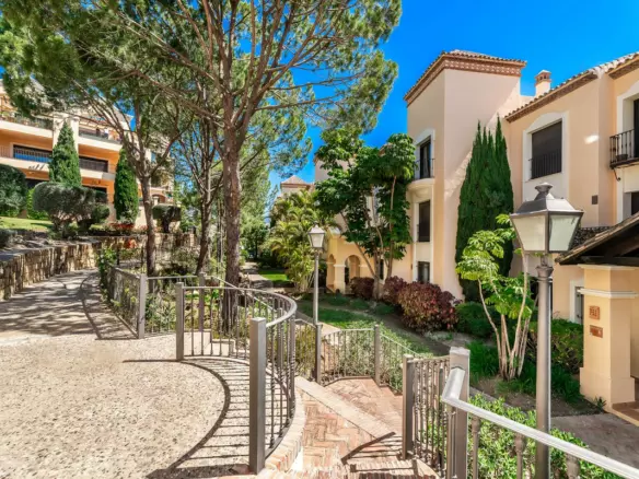 3-bedroom Apartment In Benahavis, Spain (161 M²)