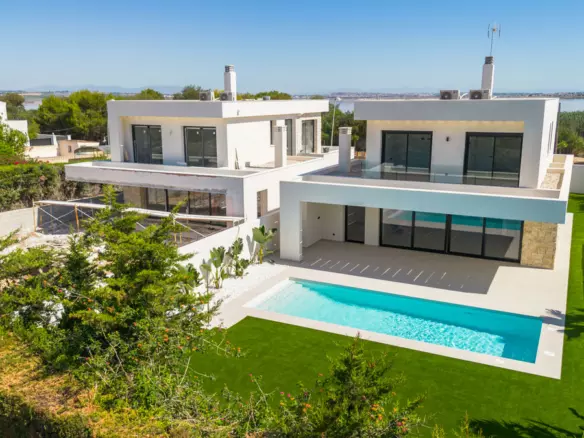 4-bedroom Villa In Torrevieja, Spain (213 M²)