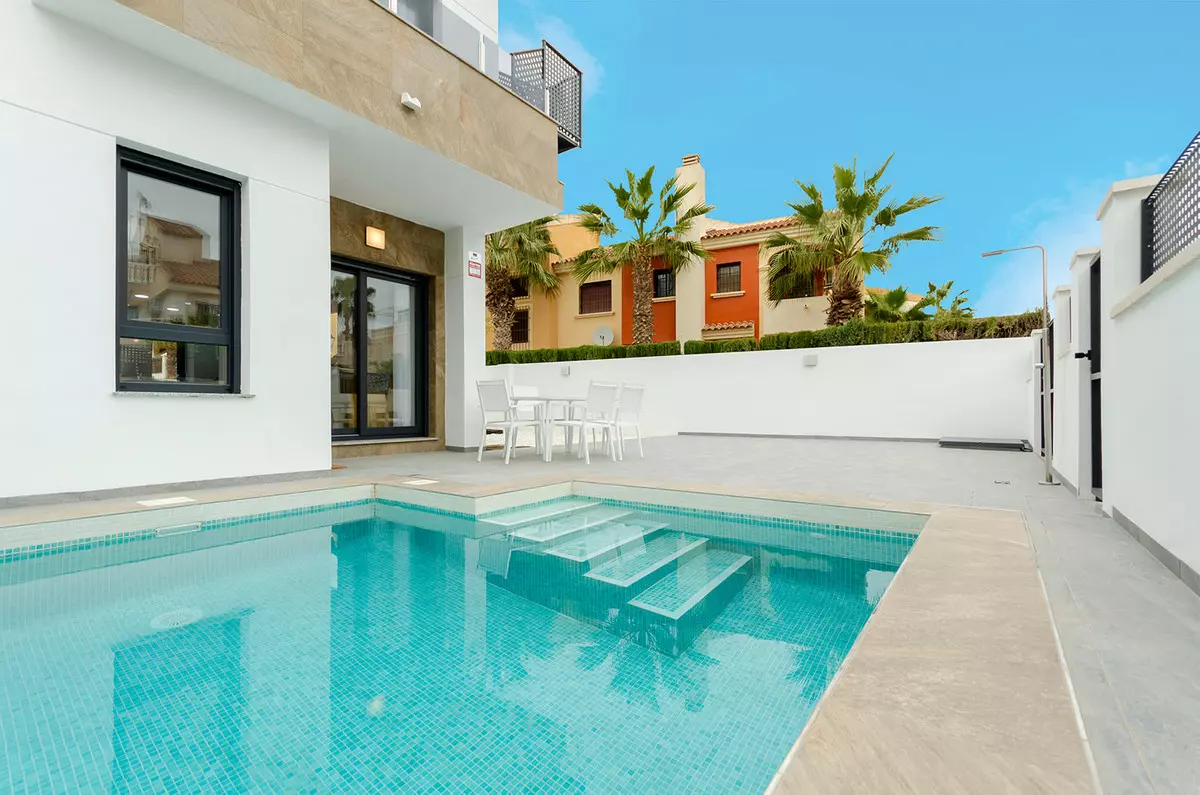 3-bedroom Villa In Torrevieja, Spain (106 M²)