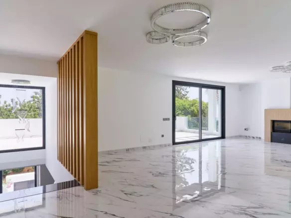 5-bedroom Villa In Marbella, Spain (590 M²)