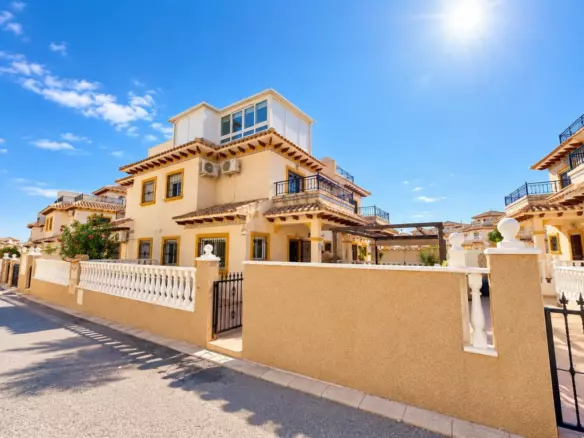 3-bedroom Town House In Orihuela, Spain (100 M²)