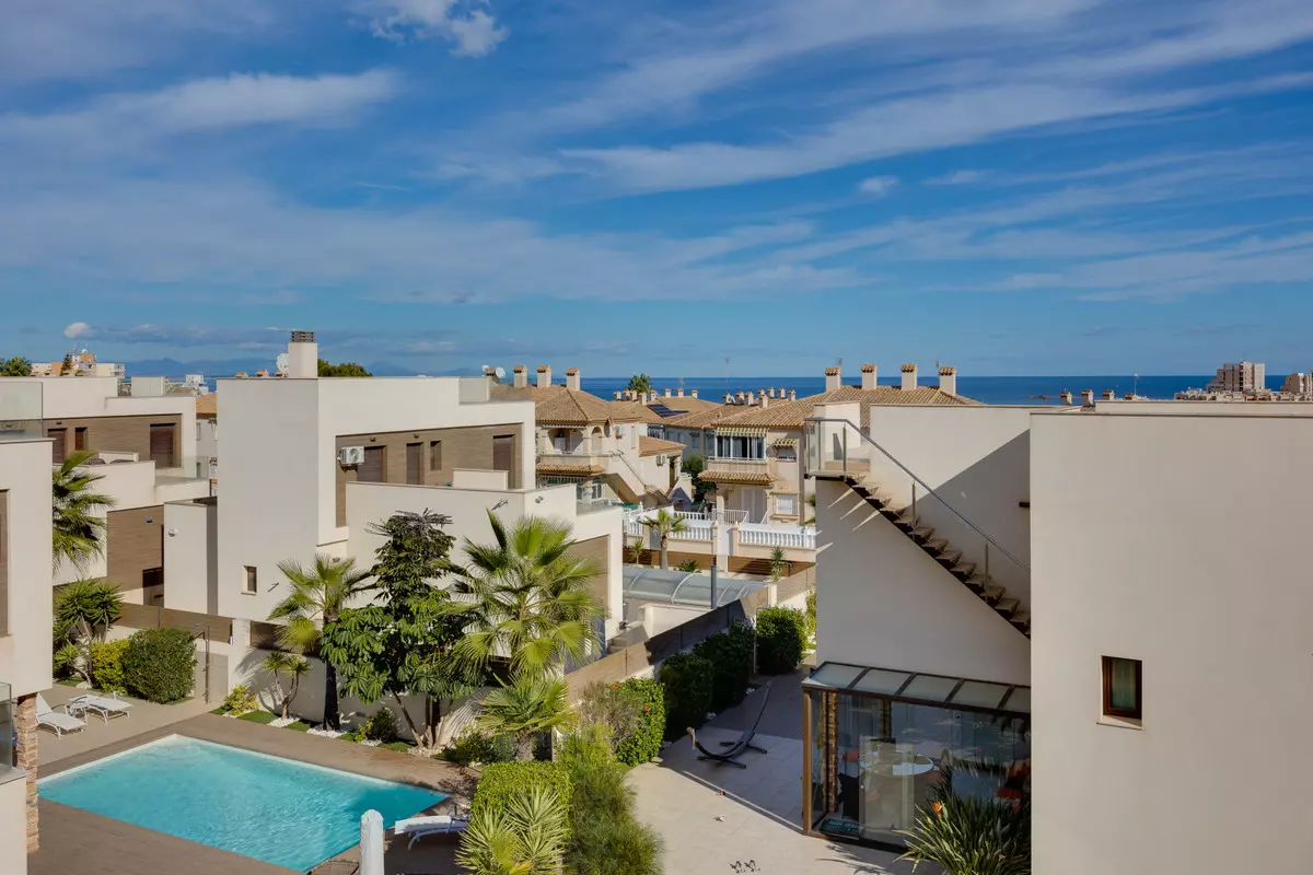 4-bedroom Villa In Torrevieja, Spain (238 M²)