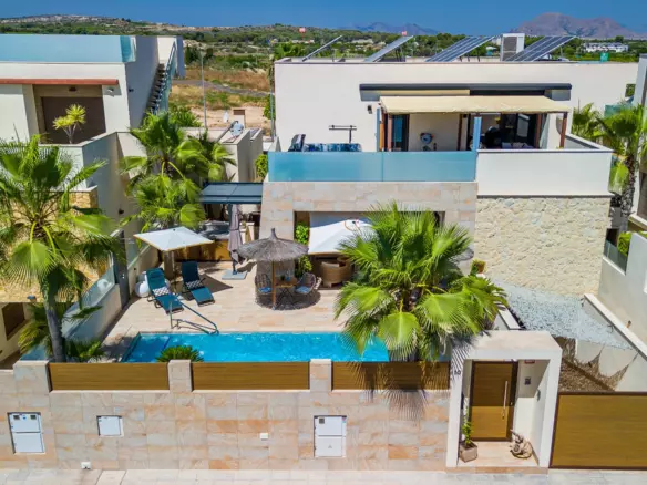 3-bedroom Villa In Benijofar, Spain (266 M²)
