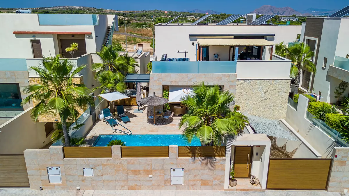 3-bedroom Villa In Benijofar, Spain (266 M²)