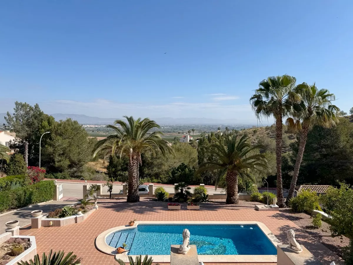 3-bedroom Villa In Algorfa, Spain (216 M²)