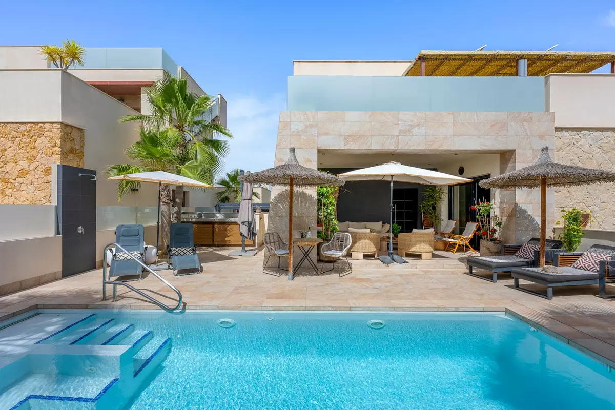 3-bedroom Villa In Benijofar, Spain (266 M²)