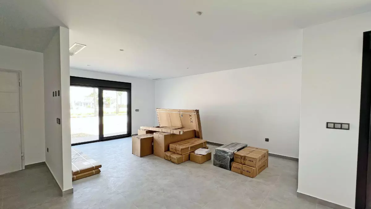 5-bedroom Villa In Torrevieja, Spain (368 M²)