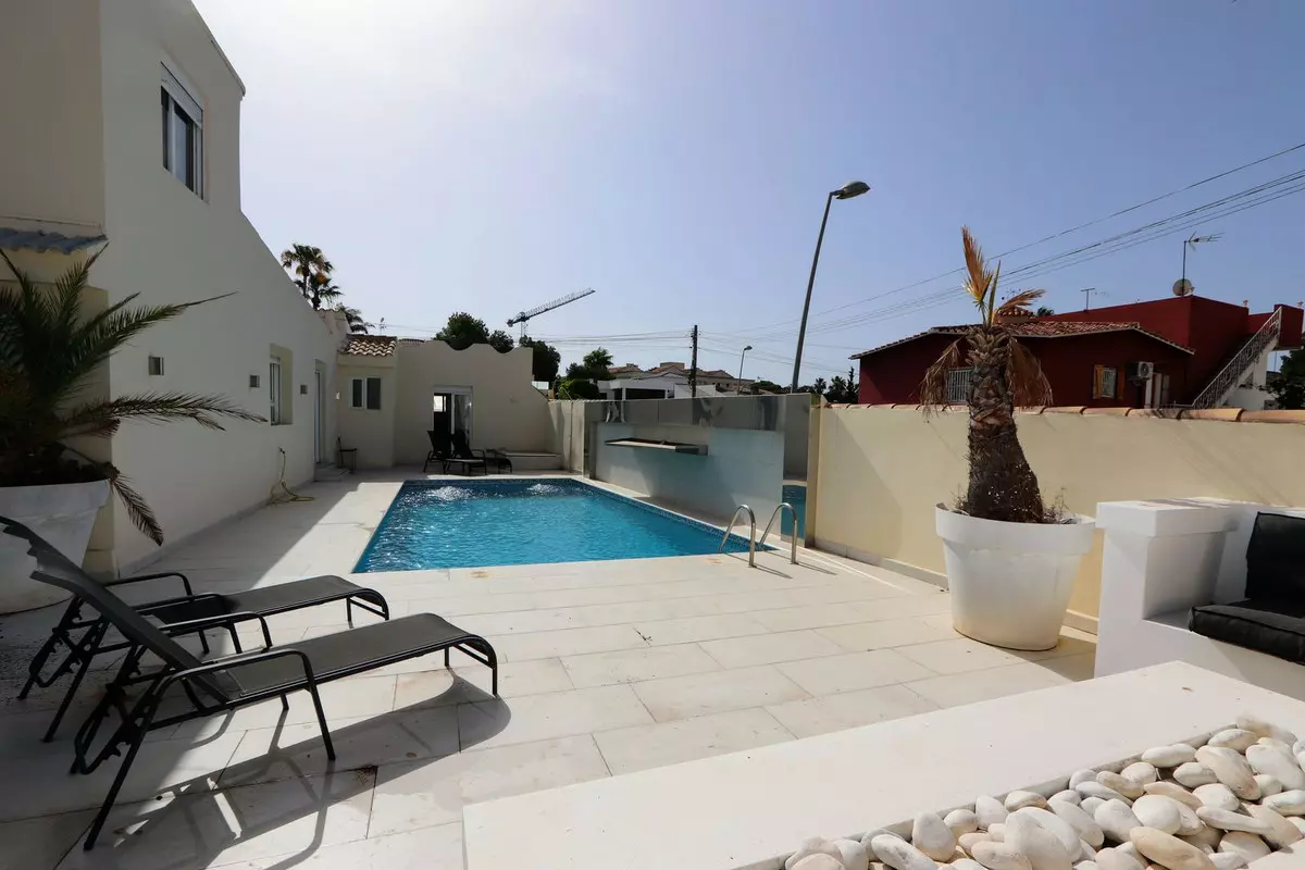 4-bedroom Villa In Orihuela, Spain (175 M²)