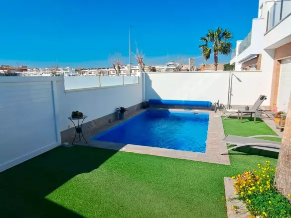 3-bedroom Villa In Pilar De La Horadada, Spain (117 M²)