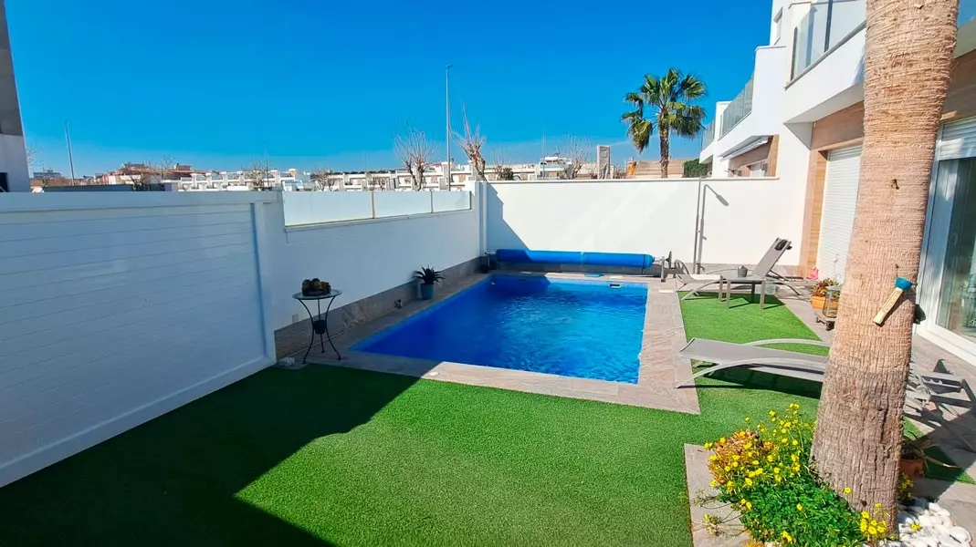 3-bedroom Villa In Pilar De La Horadada, Spain (117 M²)