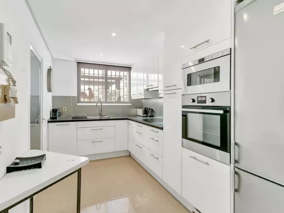 2-bedroom Apartment In Marbella, Spain (145 M²)