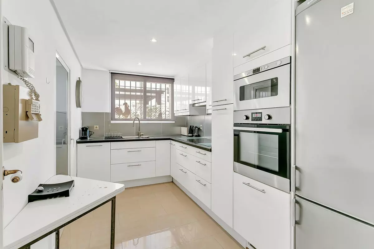 2-bedroom Apartment In Marbella, Spain (145 M²)