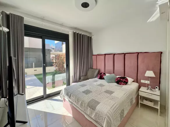4-bedroom Villa In Orihuela, Spain (271 M²)