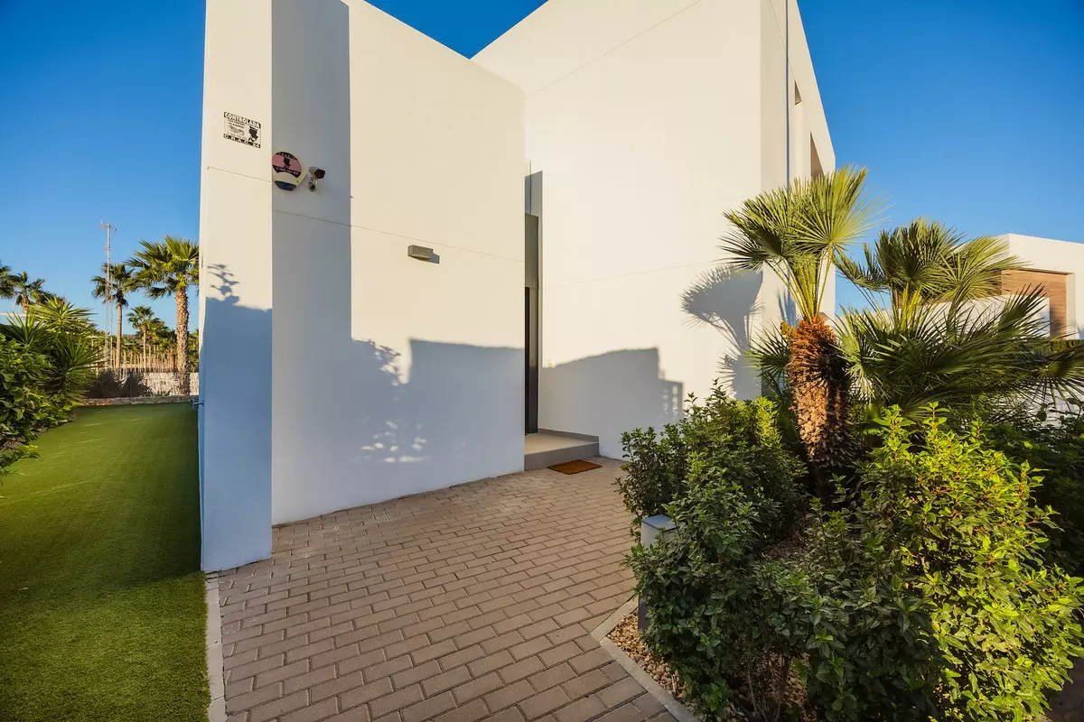 4-bedroom Villa In Algorfa, Spain (300 M²)