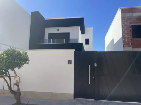 3-bedroom Villa In Almoradi, Spain (134 M²)