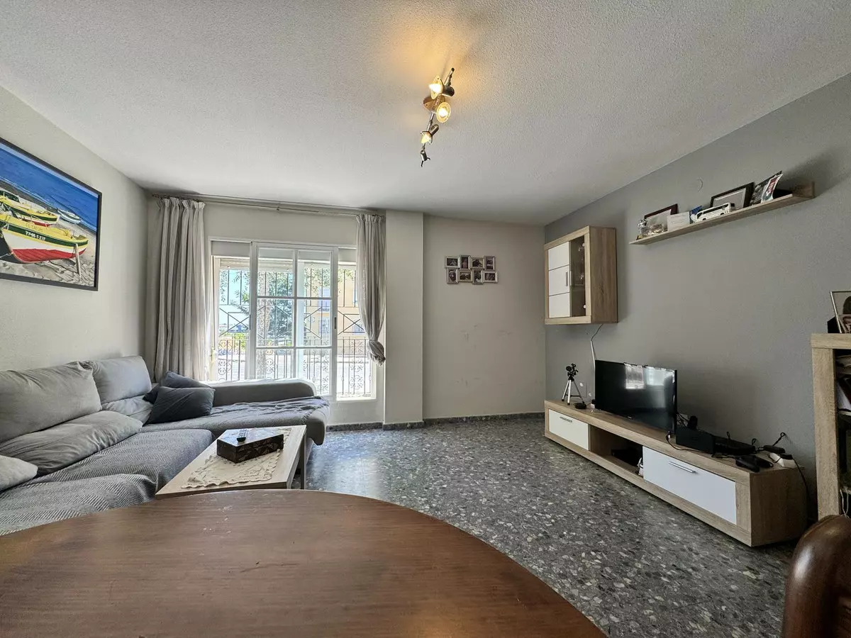 3-bedroom Apartment In Estepona, Spain (81 M²)