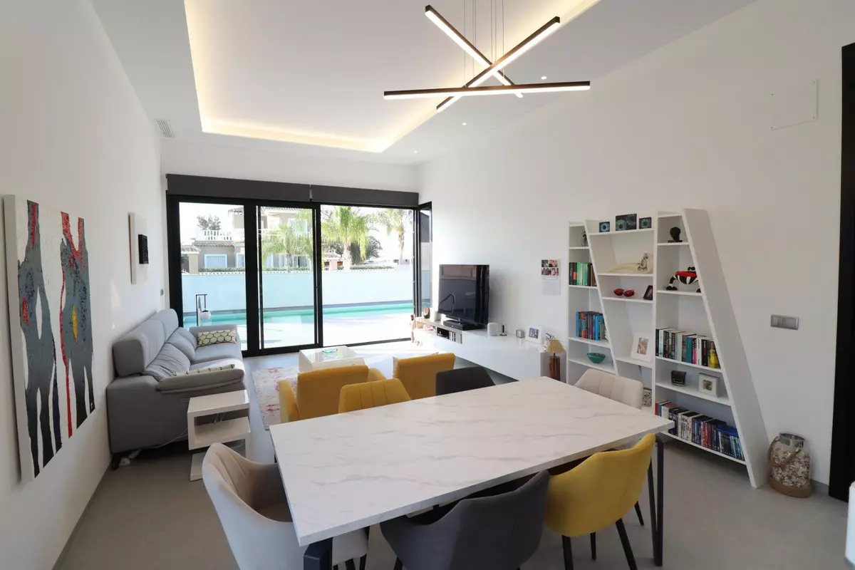3-bedroom Villa In Formentera Del Segura, Spain (182 M²)