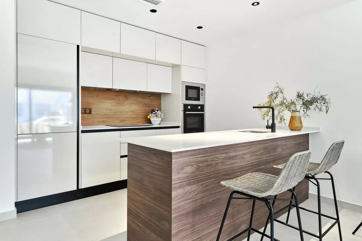 2-bedroom Apartment In Torrevieja, Spain (98 M²)