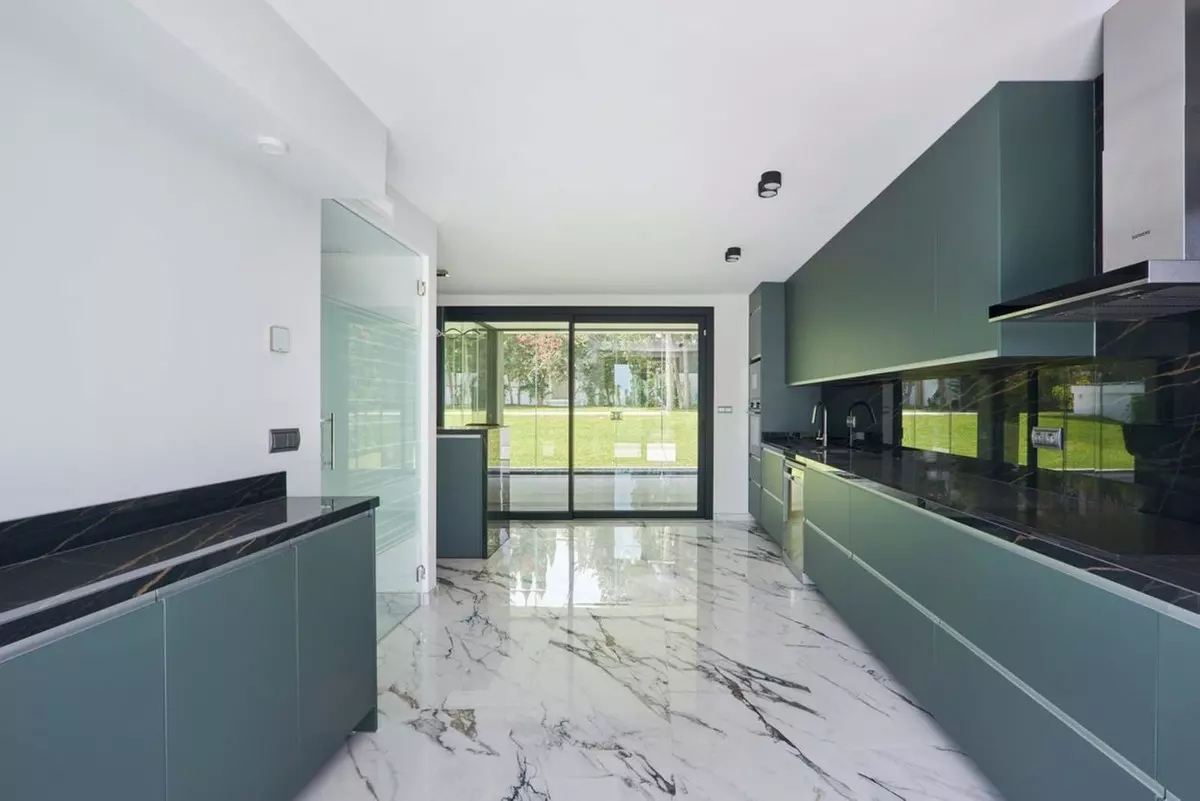 5-bedroom Villa In Marbella, Spain (590 M²)