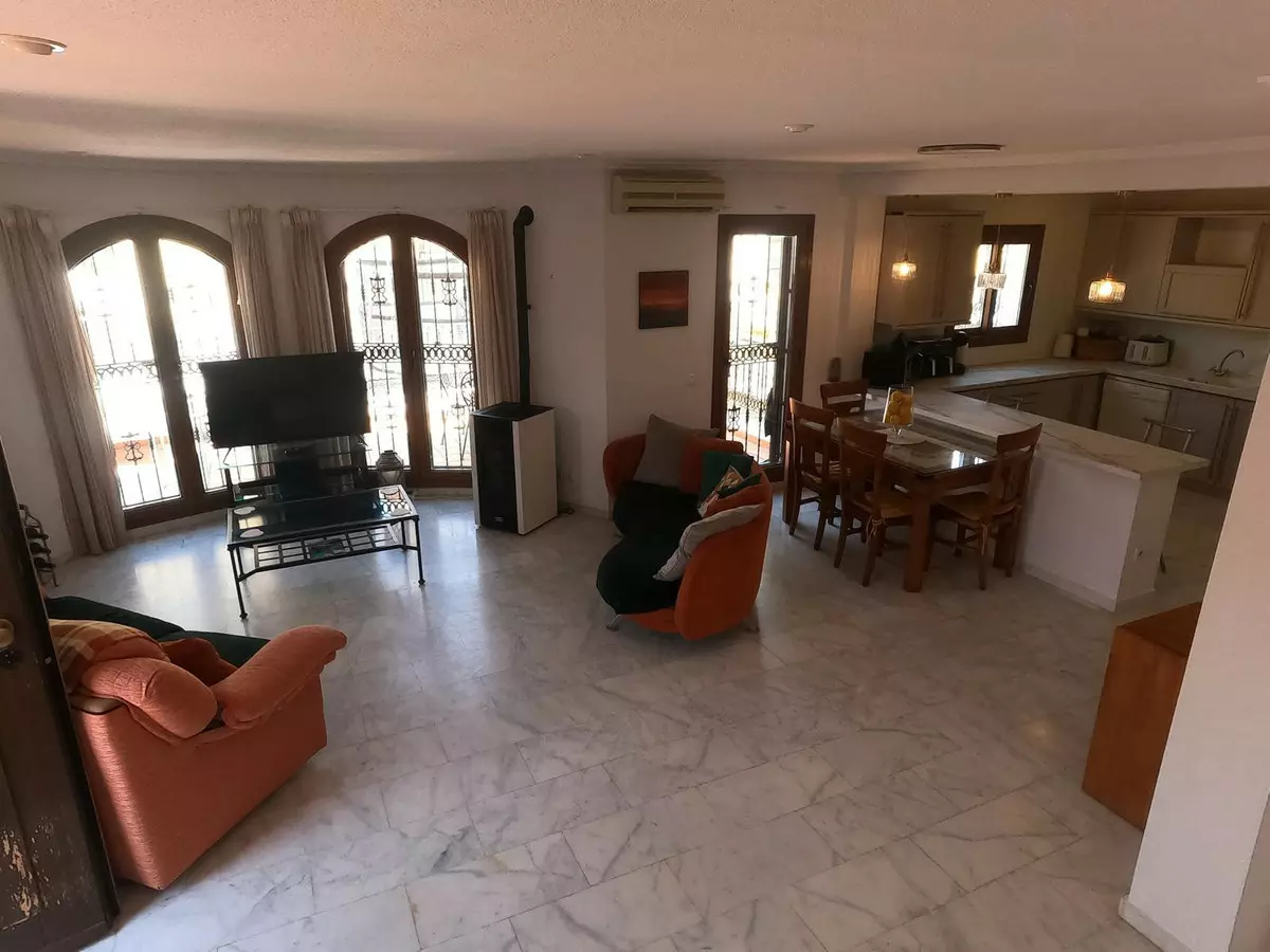 3-bedroom Villa In Algorfa, Spain (167 M²)