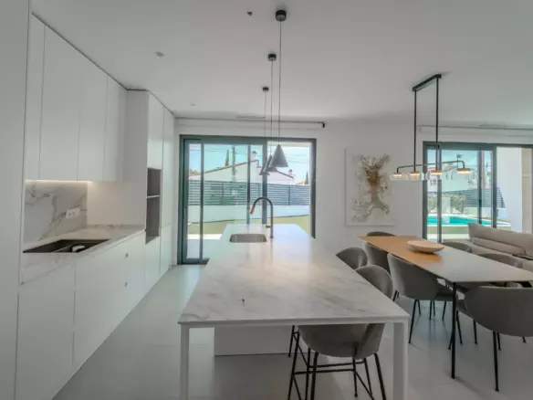 3-bedroom Villa In Rojales, Spain (156 M²)