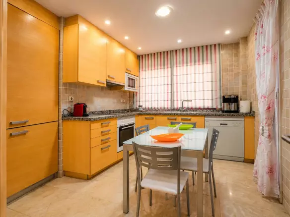 3-bedroom Apartment In Estepona, Spain (150 M²)