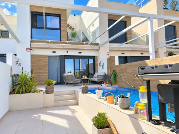3-bedroom Villa In Rojales, Spain (195 M²)