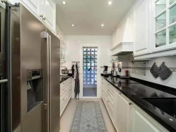 2-bedroom Apartment In Estepona, Spain (101 M²)