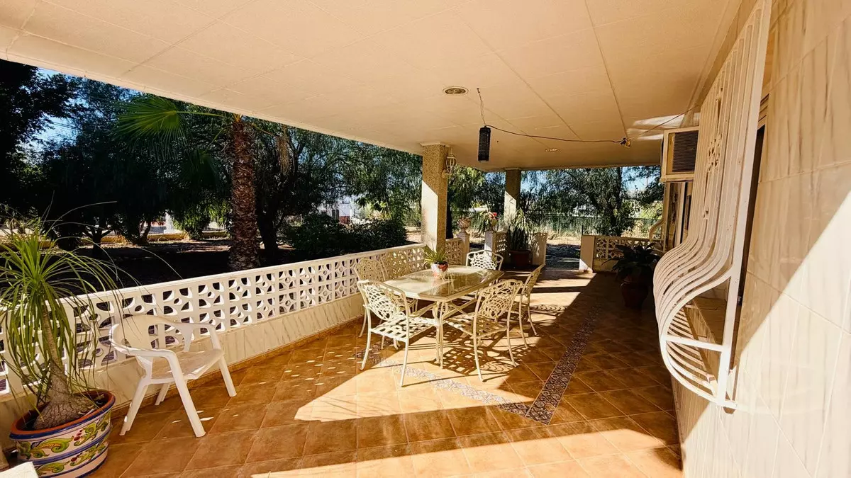 4-bedroom Villa In Crevillent, Spain (267 M²)