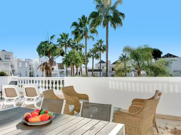 2-bedroom Apartment In Marbella, Spain (145 M²)