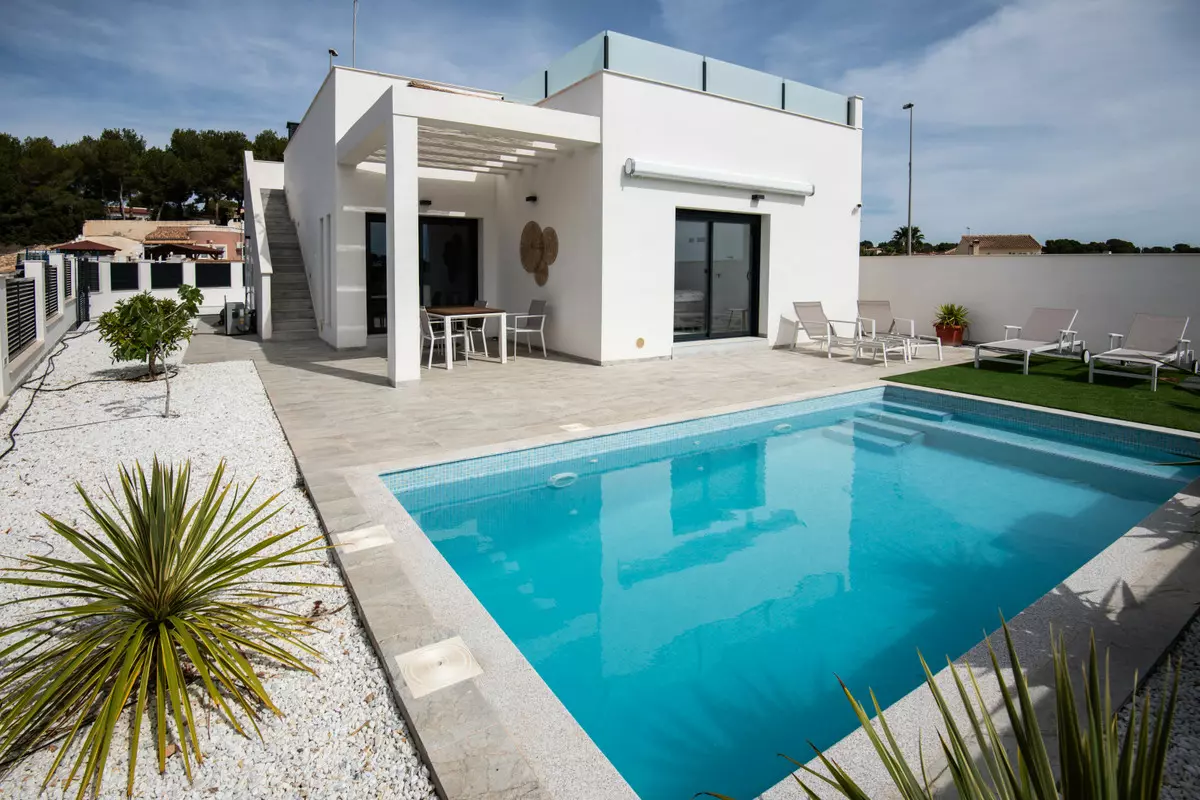 3-bedroom Villa In Pilar De La Horadada, Spain (112 M²)