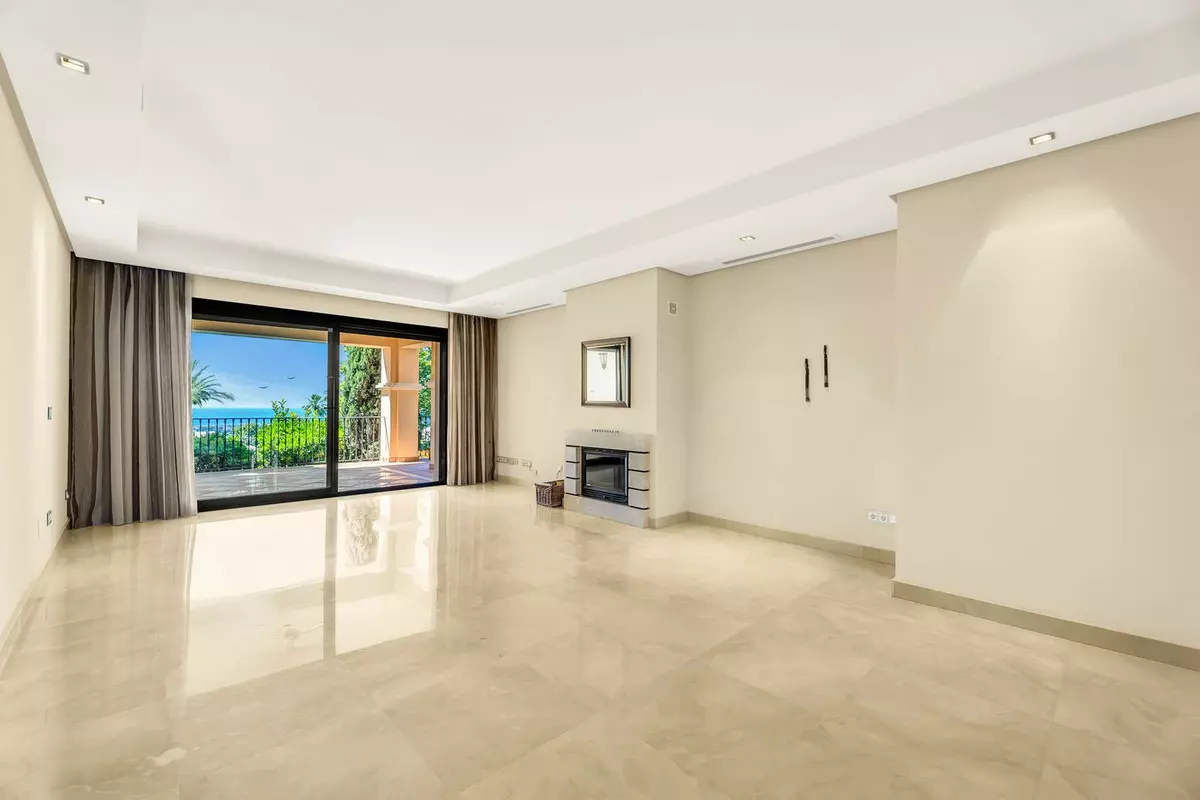 3-bedroom Apartment In Benahavis, Spain (161 M²)