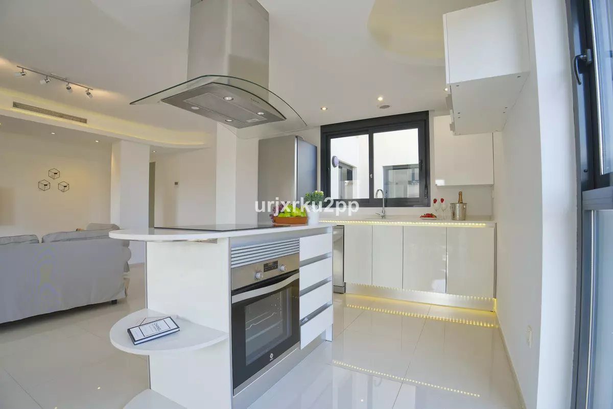 3-bedroom Town House In Orihuela, Spain (100 M²)