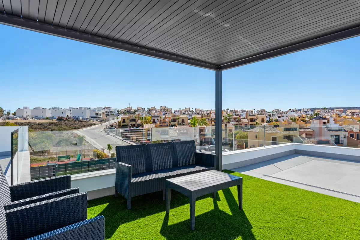 3-bedroom Villa In Algorfa, Spain (129 M²)