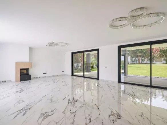 5-bedroom Villa In Marbella, Spain (590 M²)