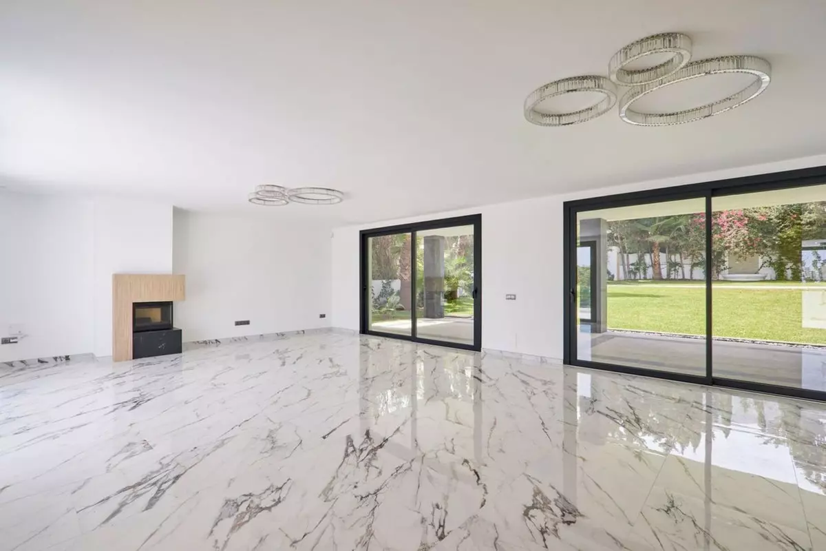 5-bedroom Villa In Marbella, Spain (590 M²)