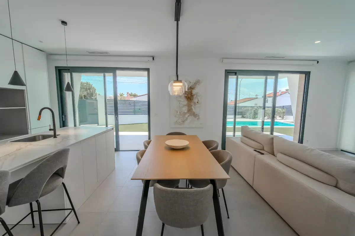 3-bedroom Villa In Rojales, Spain (156 M²)