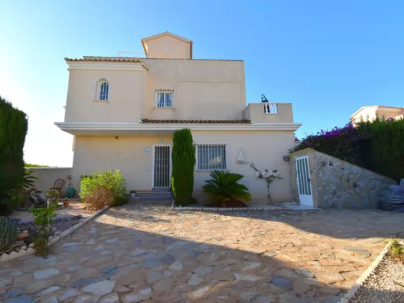 3-bedroom Town House In Orihuela, Spain (130 M²)