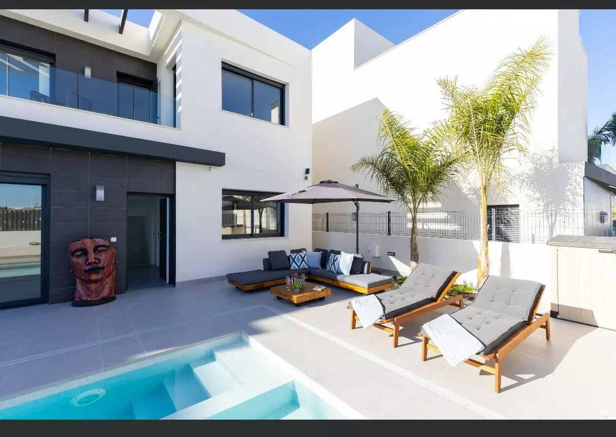 3-bedroom Villa In Algorfa, Spain (150 M²)