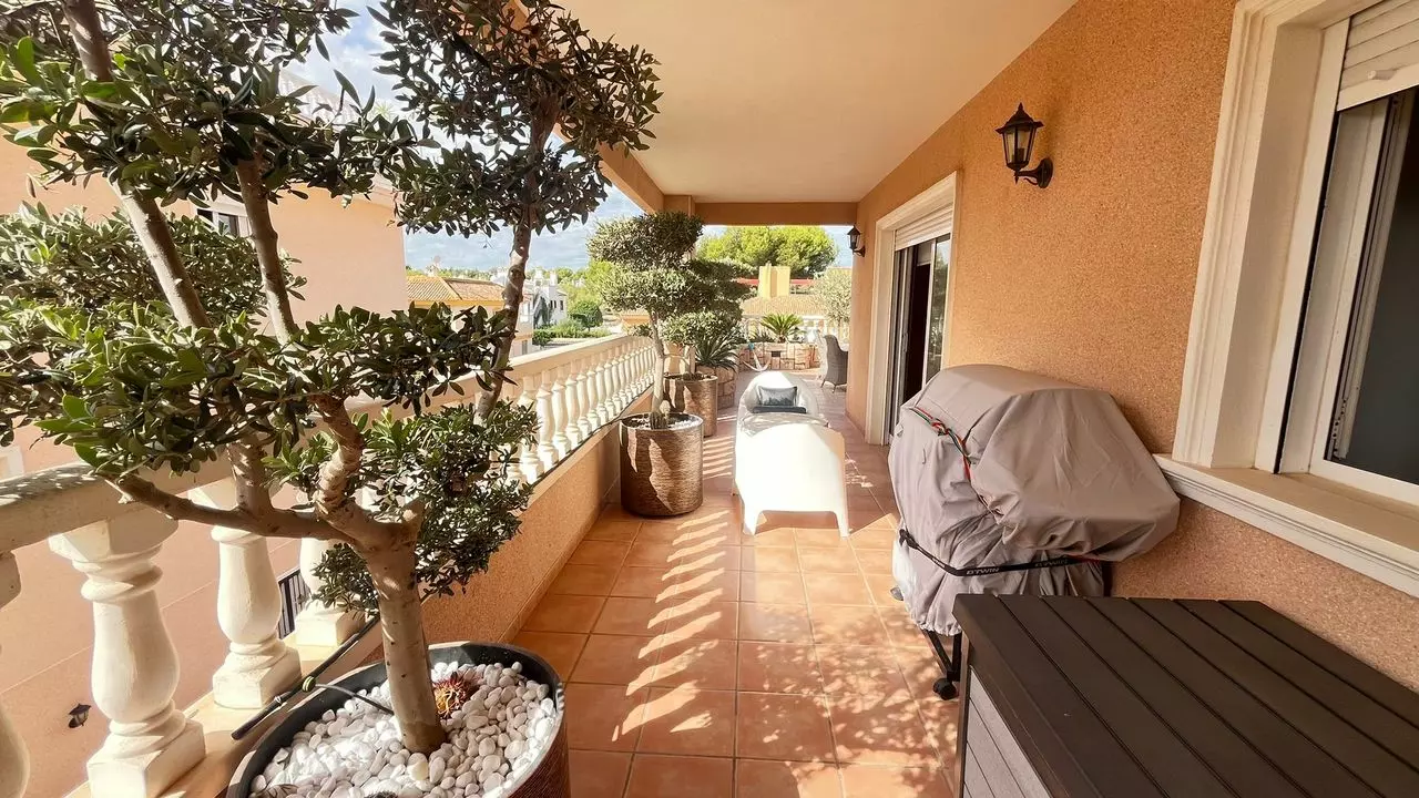3-bedroom Apartment In Orihuela Costa, Spain (114 M²)