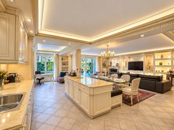 5-bedroom Villa In Dionisos, Greece (420 M²)