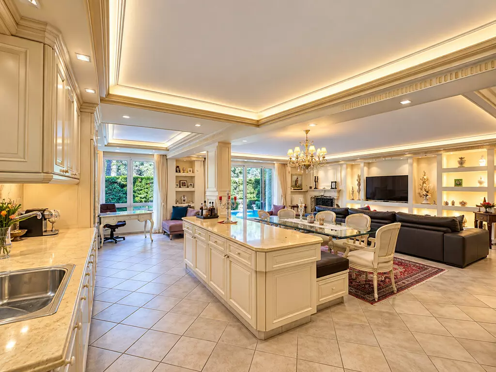 5-bedroom Villa In Dionisos, Greece (420 M²)