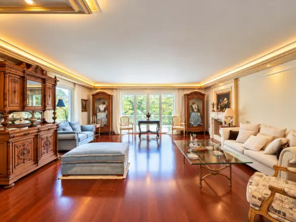 5-bedroom Villa In Dionisos, Greece (420 M²)