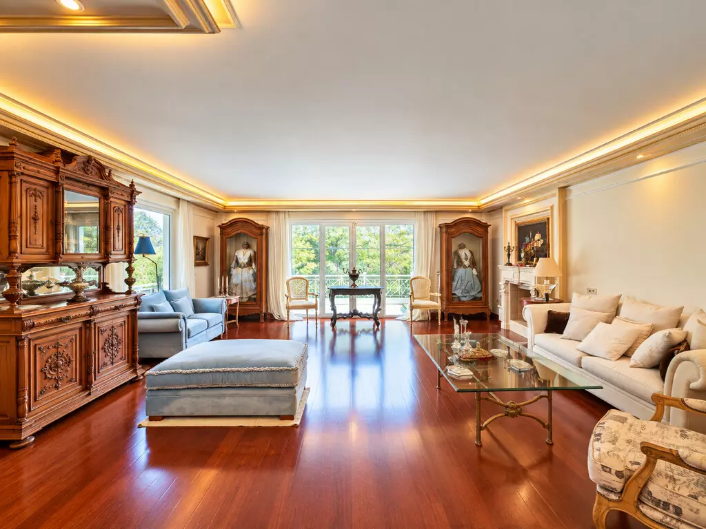5-bedroom Villa In Dionisos, Greece (420 M²)